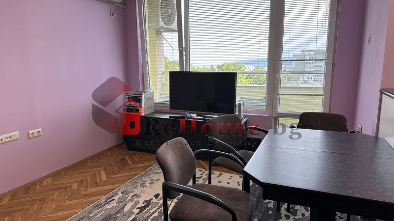 Двустаен напълно обзаведен апартамент в кв. Чайка - 0