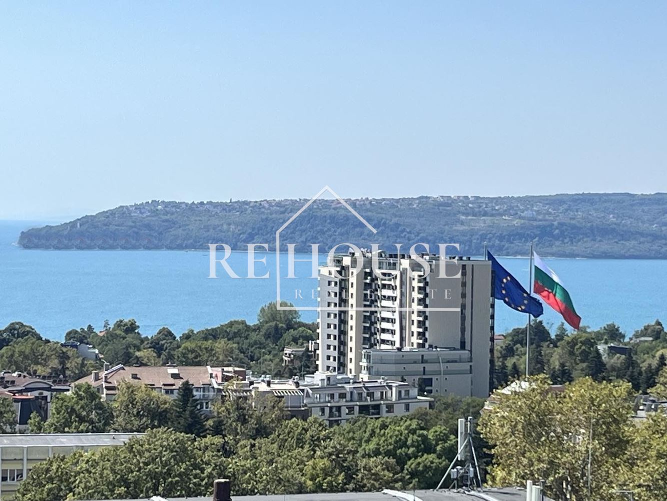 Тристаен панорамен апартамент в кв. Бриз - 0