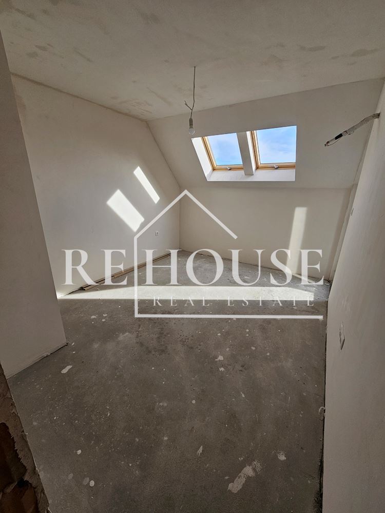 Тристаен апартамент в новострояща се жилищна сграда в района на Базар Левски - 0