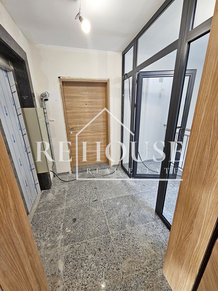 Тристаен апартамент в новострояща се жилищна сграда в района на Базар Левски - 0