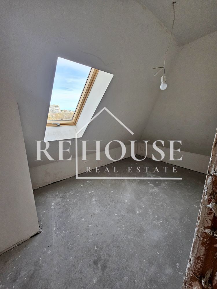 Тристаен апартамент в новострояща се жилищна сграда в района на Базар Левски - 0