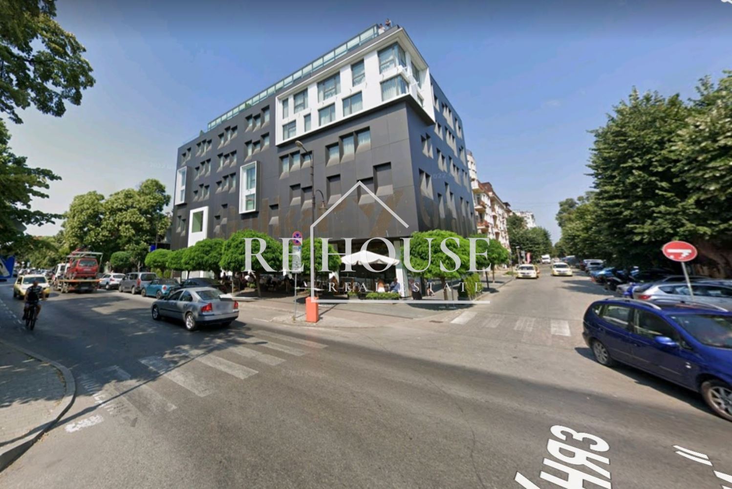 ДВУСТАЕН НАПЪЛНО ОБЗАВЕДЕН ТОП ЦЕНТЪР ДО ХОТЕЛ ГРАФИТИ - 0