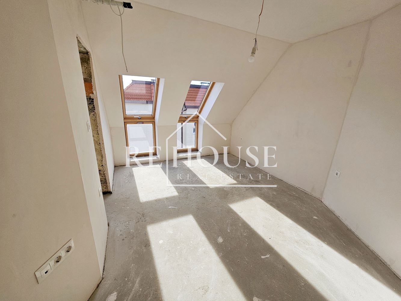 Тристаен апартамент в новострояща се жилищна сграда в района на Базар Левски - 0