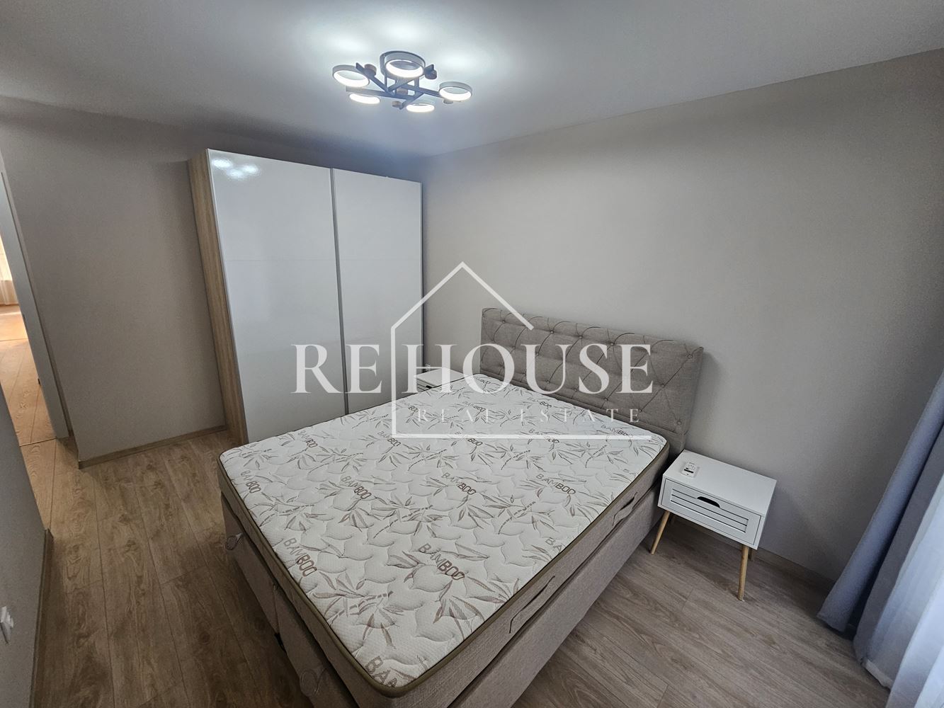 ДВУСТАЕН НАПЪЛНО ОБЗАВЕДЕН ТОП ЦЕНТЪР ДО ХОТЕЛ ГРАФИТИ - 0