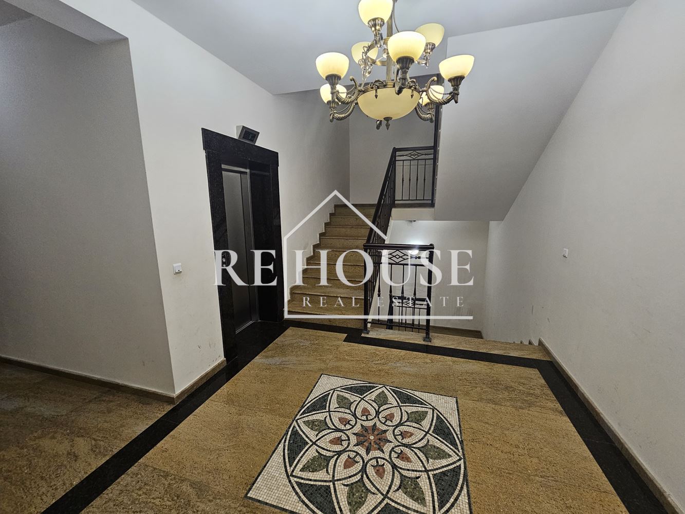 СТРАХОТЕН, НАПЪЛНО ЗАВЪРШЕН АПАРТАМЕНТ ТИП СТУДИО СЪС ОТЛИЧНА ЛОКАЦИЯ В БРИЗ - 0