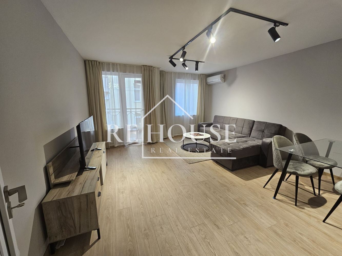 ДВУСТАЕН НАПЪЛНО ОБЗАВЕДЕН ТОП ЦЕНТЪР ДО ХОТЕЛ ГРАФИТИ - 0