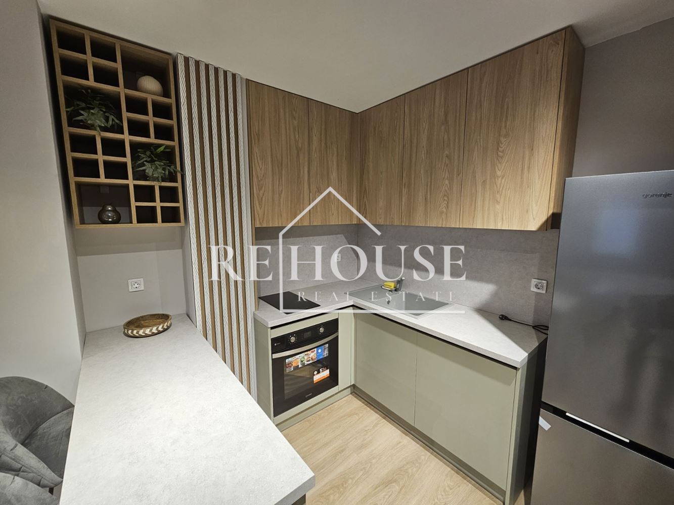 ДВУСТАЕН НАПЪЛНО ОБЗАВЕДЕН ТОП ЦЕНТЪР ДО ХОТЕЛ ГРАФИТИ - 0