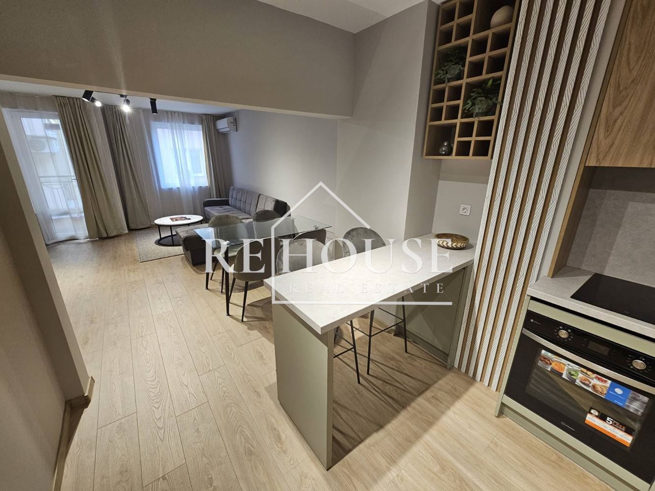 ДВУСТАЕН НАПЪЛНО ОБЗАВЕДЕН ТОП ЦЕНТЪР ДО ХОТЕЛ ГРАФИТИ - 0