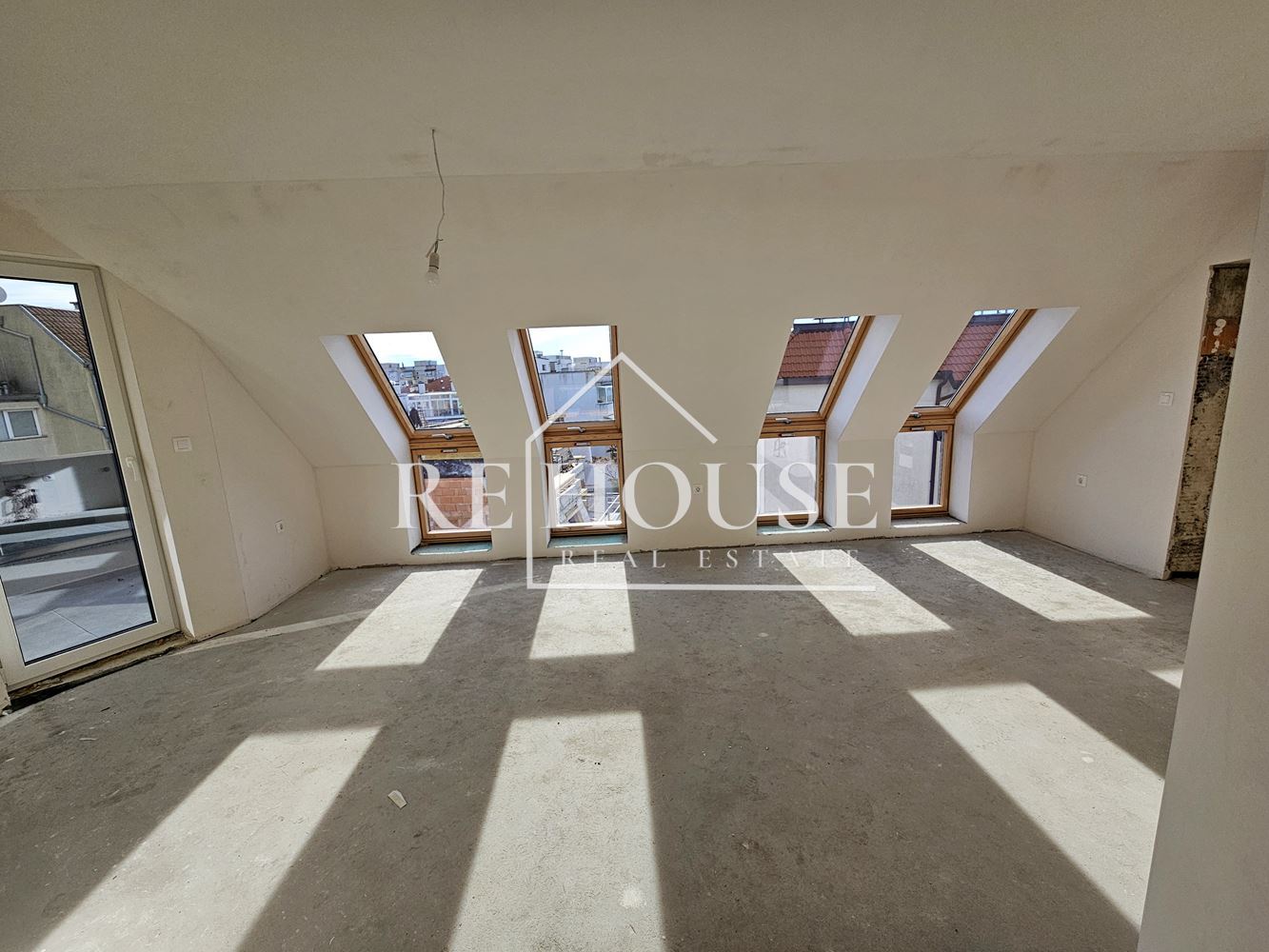 Тристаен апартамент в новострояща се жилищна сграда в района на Базар Левски - 0