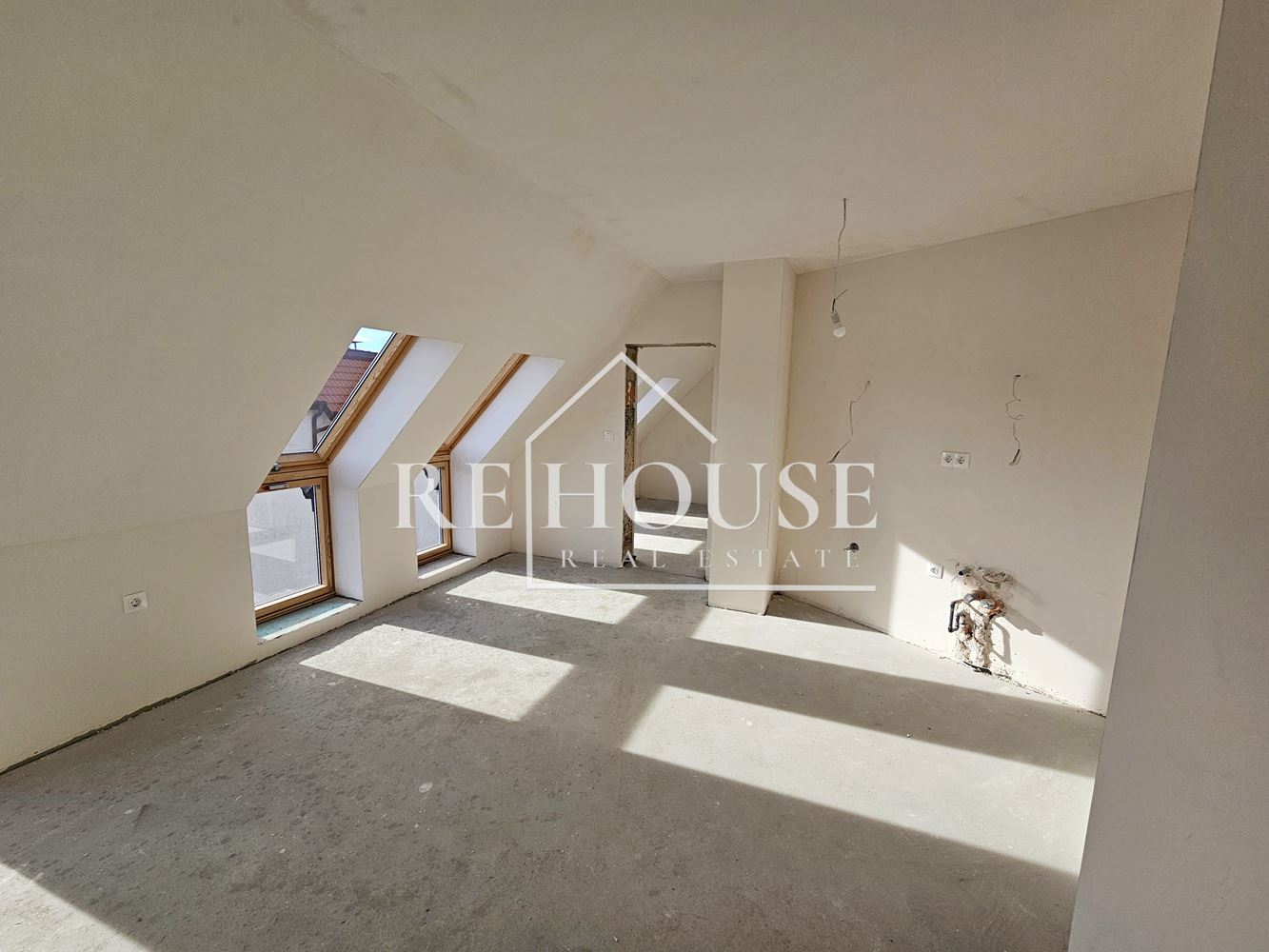 Тристаен апартамент в новострояща се жилищна сграда в района на Базар Левски - 0