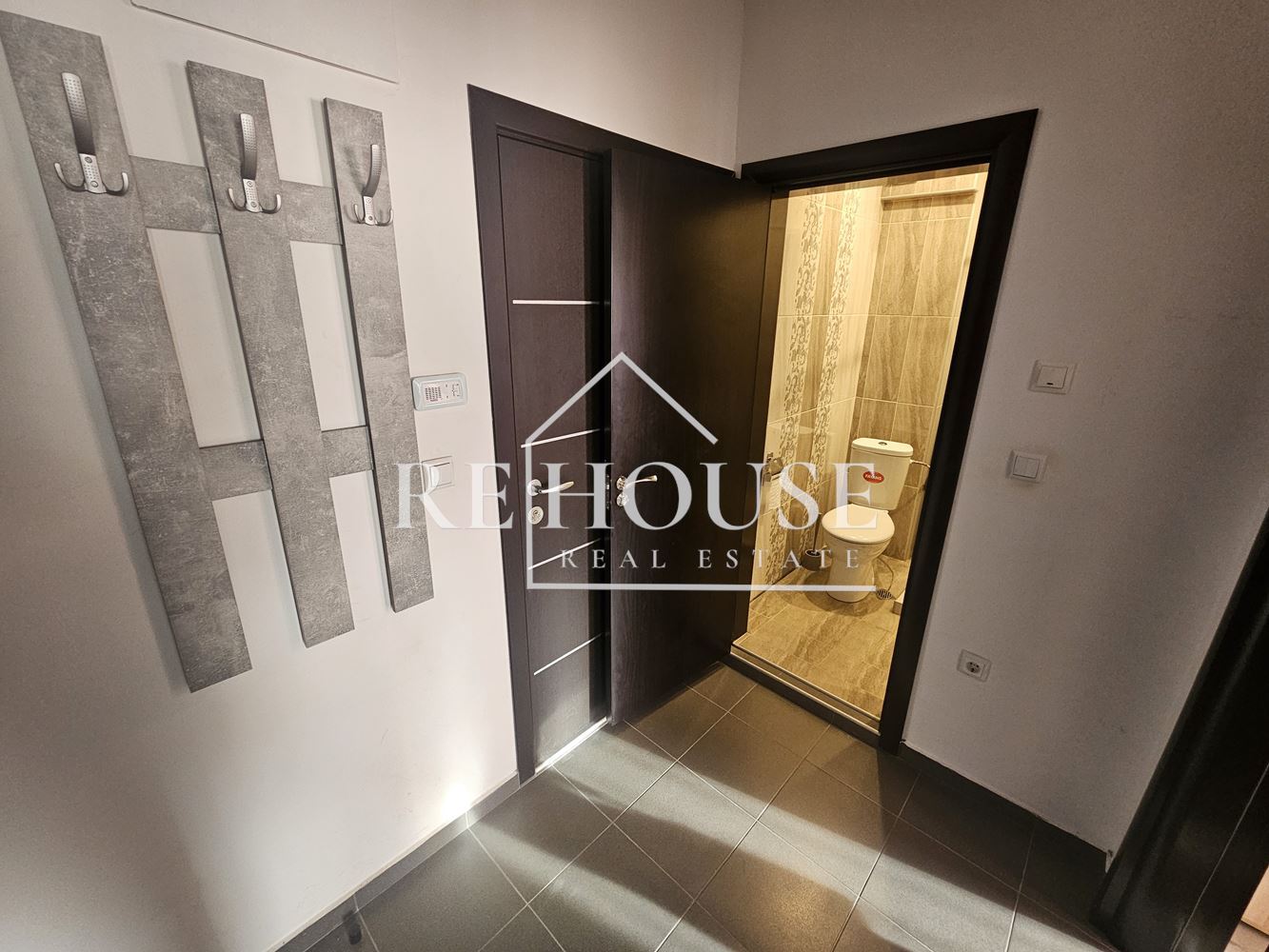 ДВУСТАЕН АПАРТАМЕНТ В РАЙОНА НА КВ.ПОБЕДА - 0