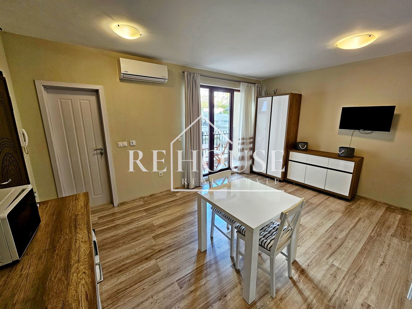 СТРАХОТЕН, НАПЪЛНО ЗАВЪРШЕН АПАРТАМЕНТ ТИП СТУДИО СЪС ОТЛИЧНА ЛОКАЦИЯ В БРИЗ - 0