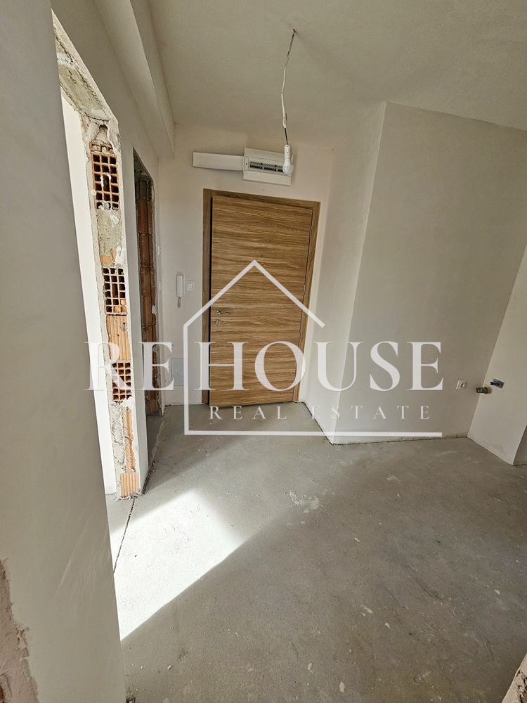 Тристаен апартамент в новострояща се жилищна сграда в района на Базар Левски - 0