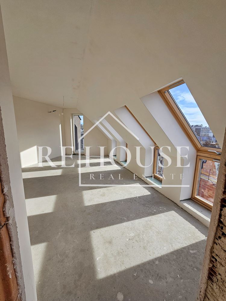 Тристаен апартамент в новострояща се жилищна сграда в района на Базар Левски - 0