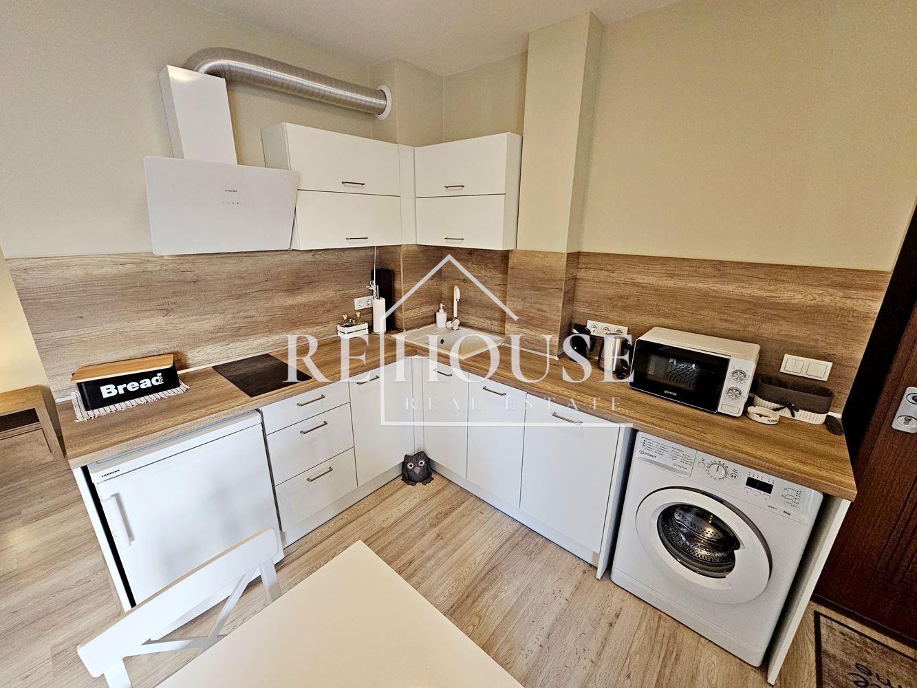 СТРАХОТЕН, НАПЪЛНО ЗАВЪРШЕН АПАРТАМЕНТ ТИП СТУДИО СЪС ОТЛИЧНА ЛОКАЦИЯ В БРИЗ - 0