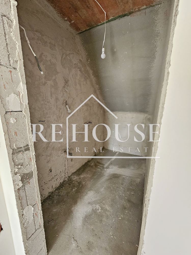 Тристаен апартамент в новострояща се жилищна сграда в района на Базар Левски - 0