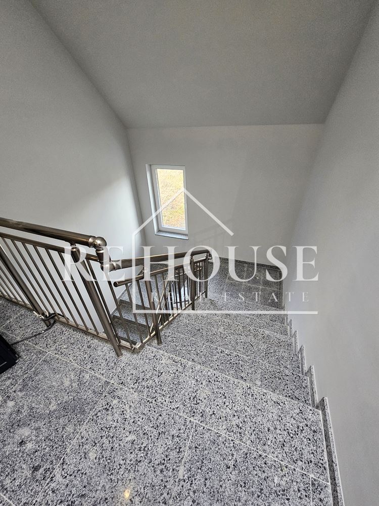 Тристаен апартамент в новострояща се жилищна сграда в района на Базар Левски - 0