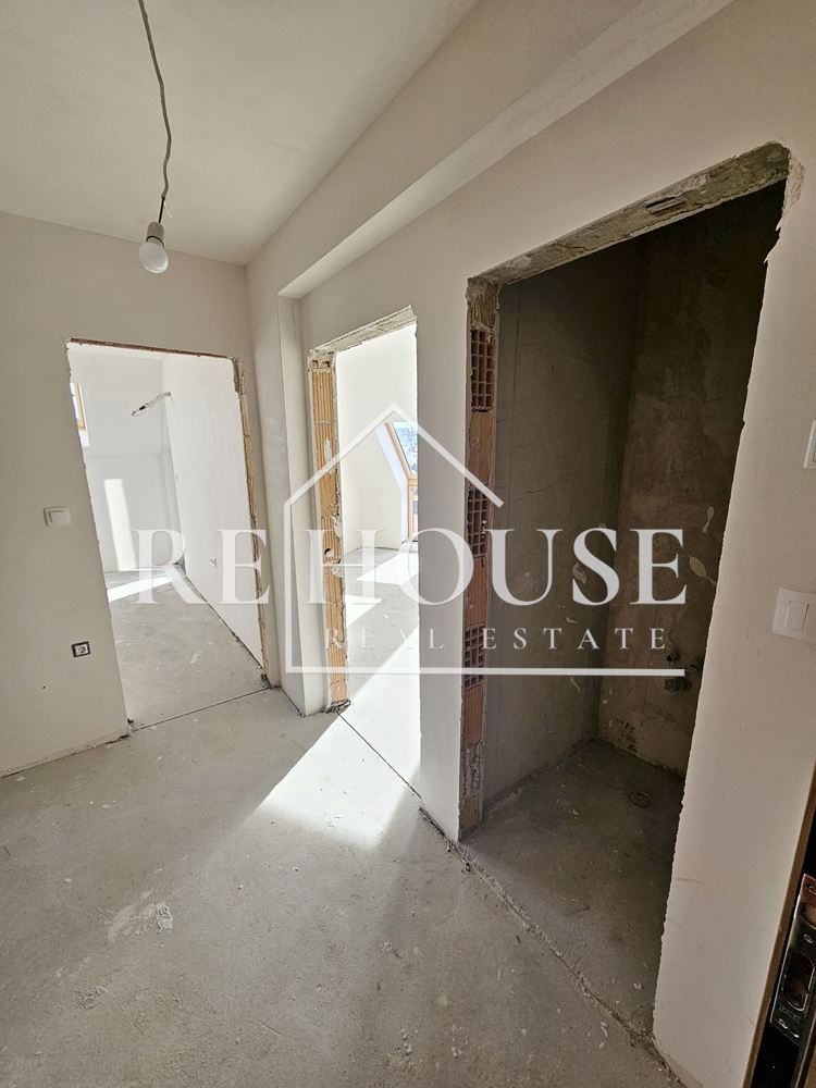 Тристаен апартамент в новострояща се жилищна сграда в района на Базар Левски - 0