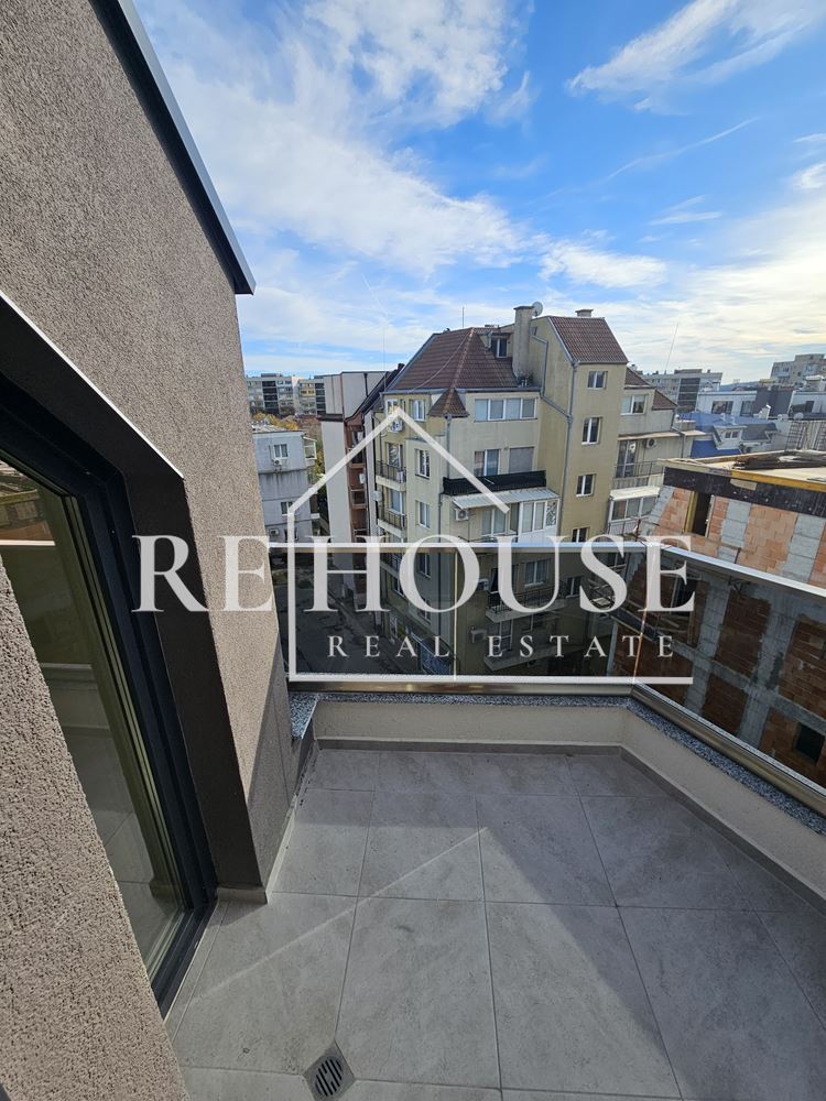 Тристаен апартамент в новострояща се жилищна сграда в района на Базар Левски - 0