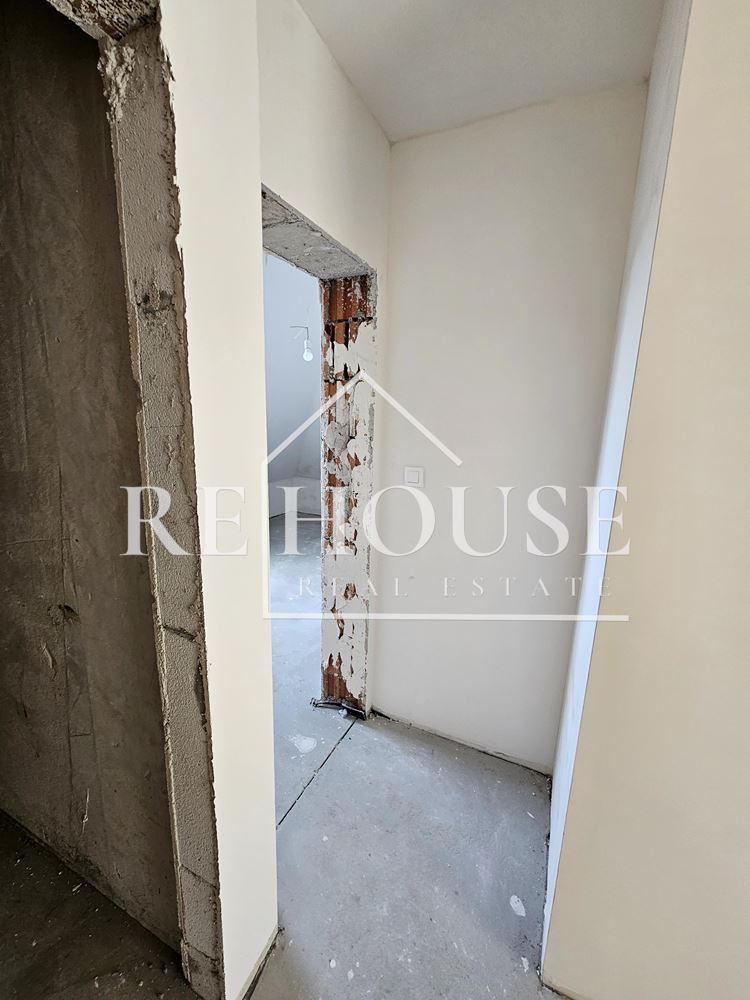 Тристаен апартамент в новострояща се жилищна сграда в района на Базар Левски - 0