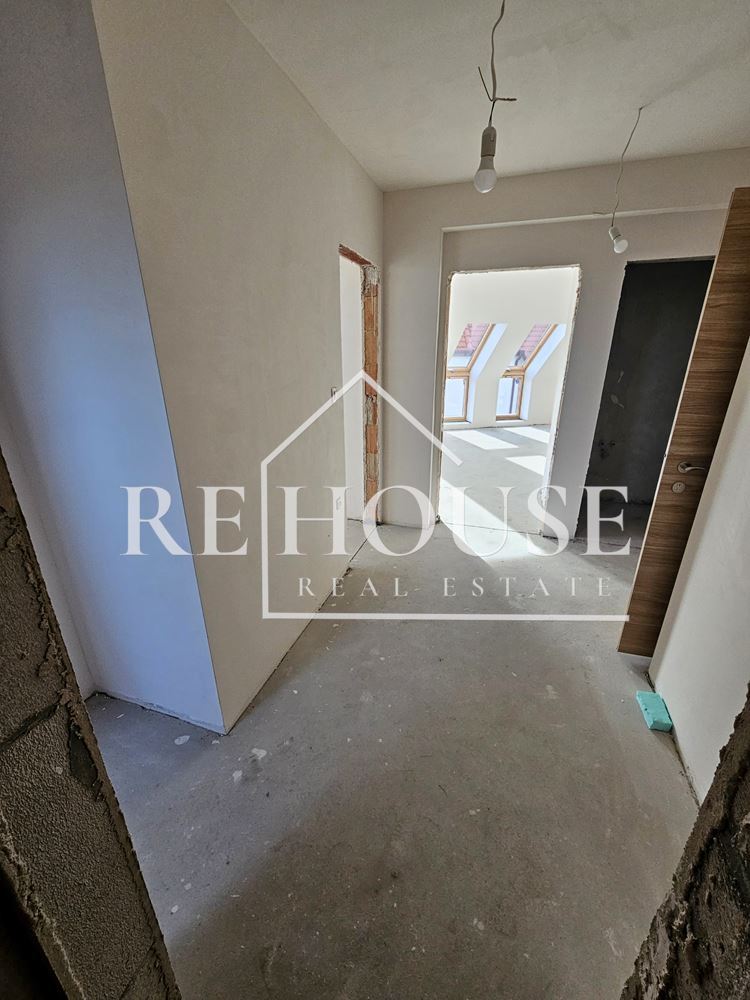 Тристаен апартамент в новострояща се жилищна сграда в района на Базар Левски - 0