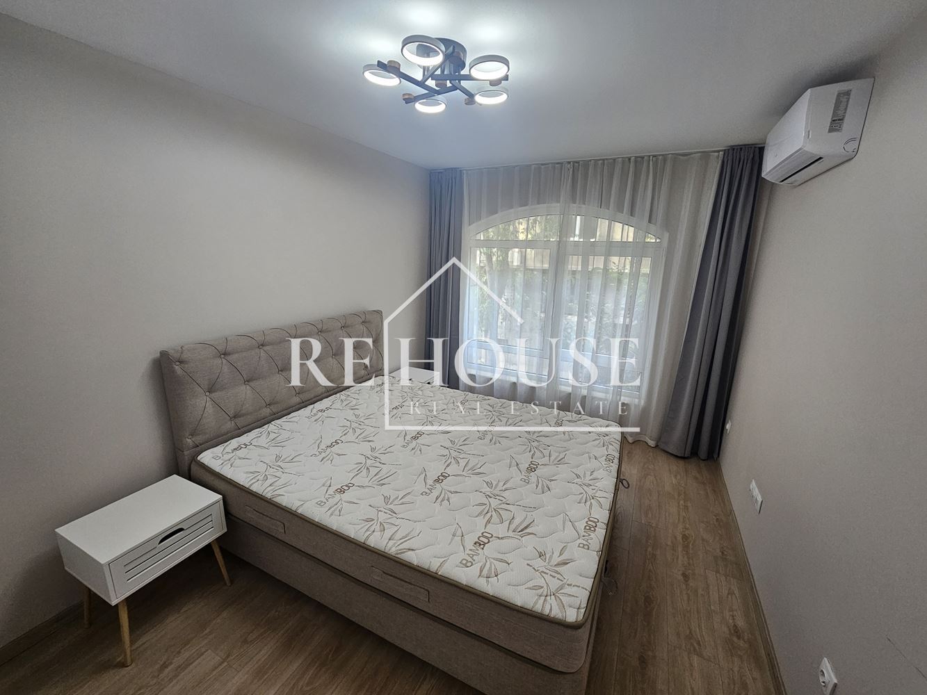 ДВУСТАЕН НАПЪЛНО ОБЗАВЕДЕН ТОП ЦЕНТЪР ДО ХОТЕЛ ГРАФИТИ - 0