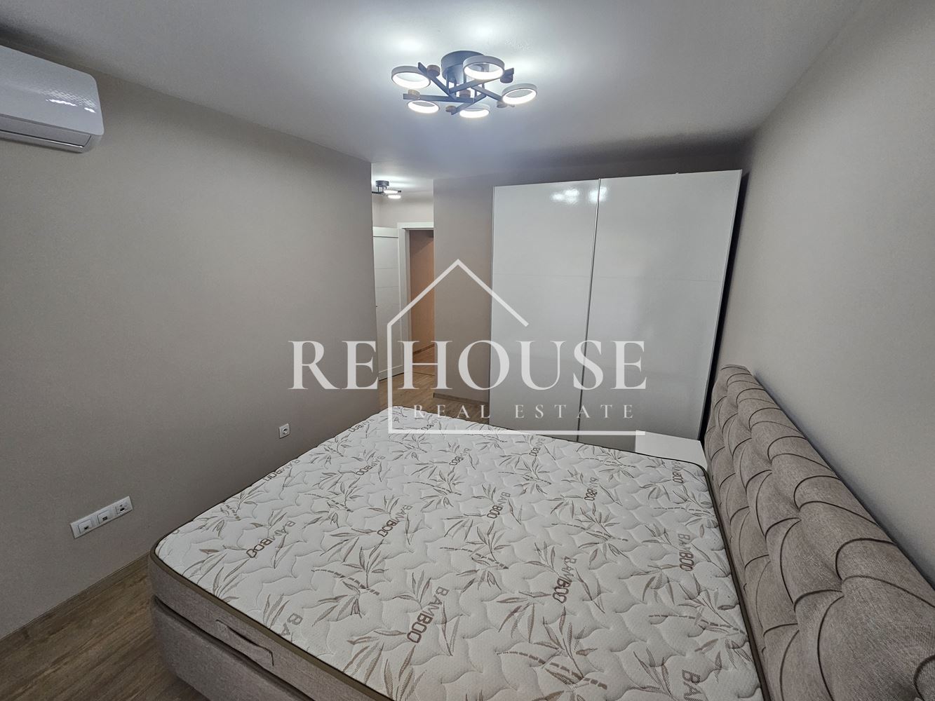 ДВУСТАЕН НАПЪЛНО ОБЗАВЕДЕН ТОП ЦЕНТЪР ДО ХОТЕЛ ГРАФИТИ - 0