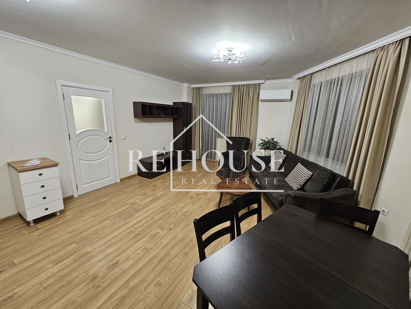 ТРИСТАЕН НАПЪЛНО ОБЗАВЕДЕН АПАРТАМЕНТ В РАЙОНА НА ЛК ТРАКИЯ - 0