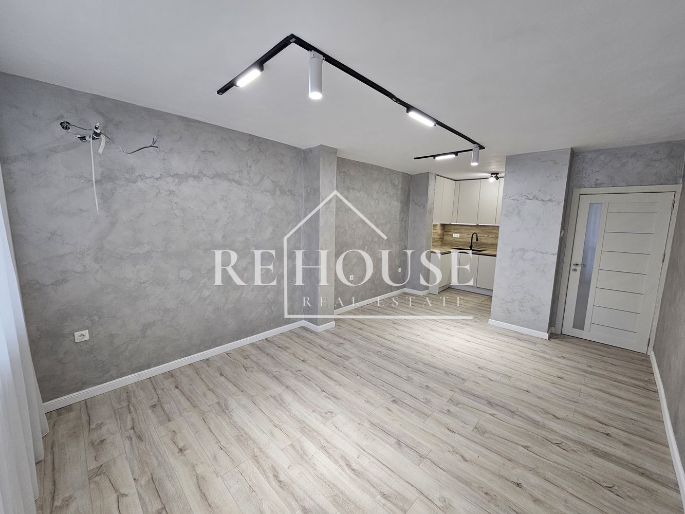 ТРИСТАЕН АПАРТАМЕНТ В РАЙОНА НА ЛК ТРАКИЯ - 0