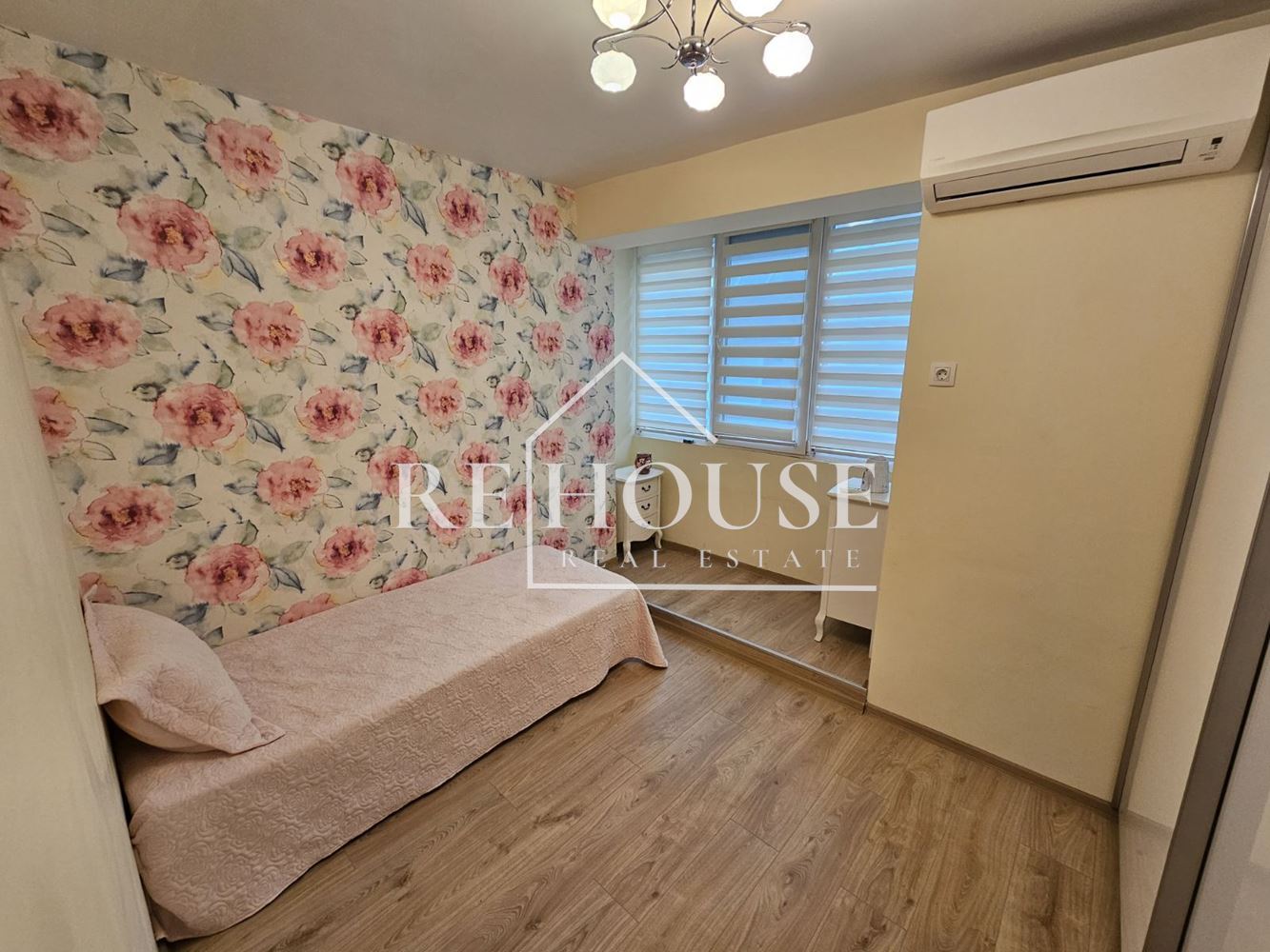 ТРИСТАЕН НАПЪЛНО ОБЗАВЕДЕН АПАРТАМЕНТ В РАЙОНА НА ЛК ТРАКИЯ - 0