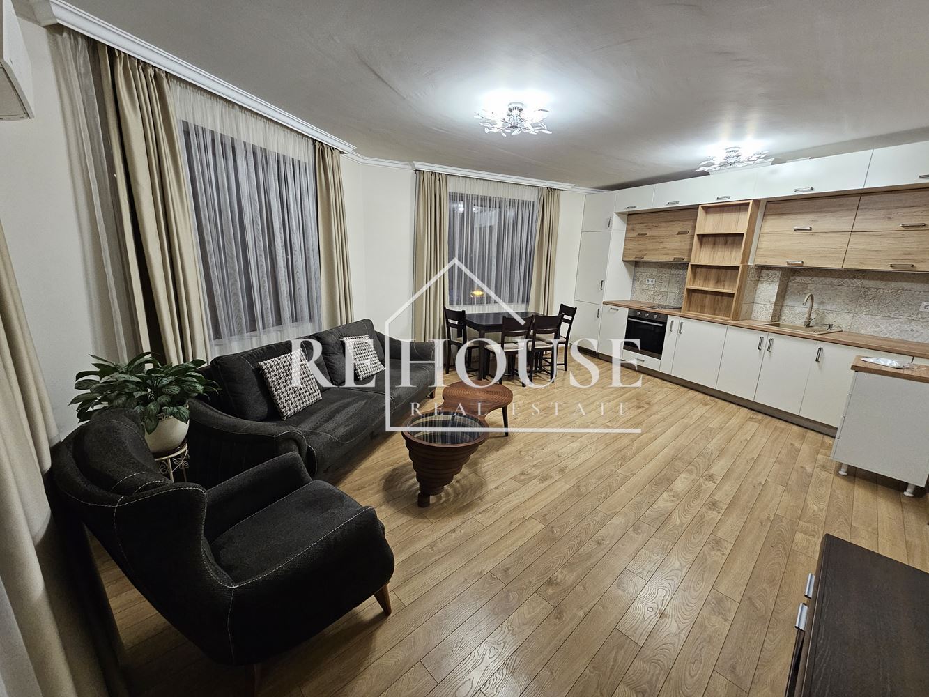 ТРИСТАЕН НАПЪЛНО ОБЗАВЕДЕН АПАРТАМЕНТ В РАЙОНА НА ЛК ТРАКИЯ - 0