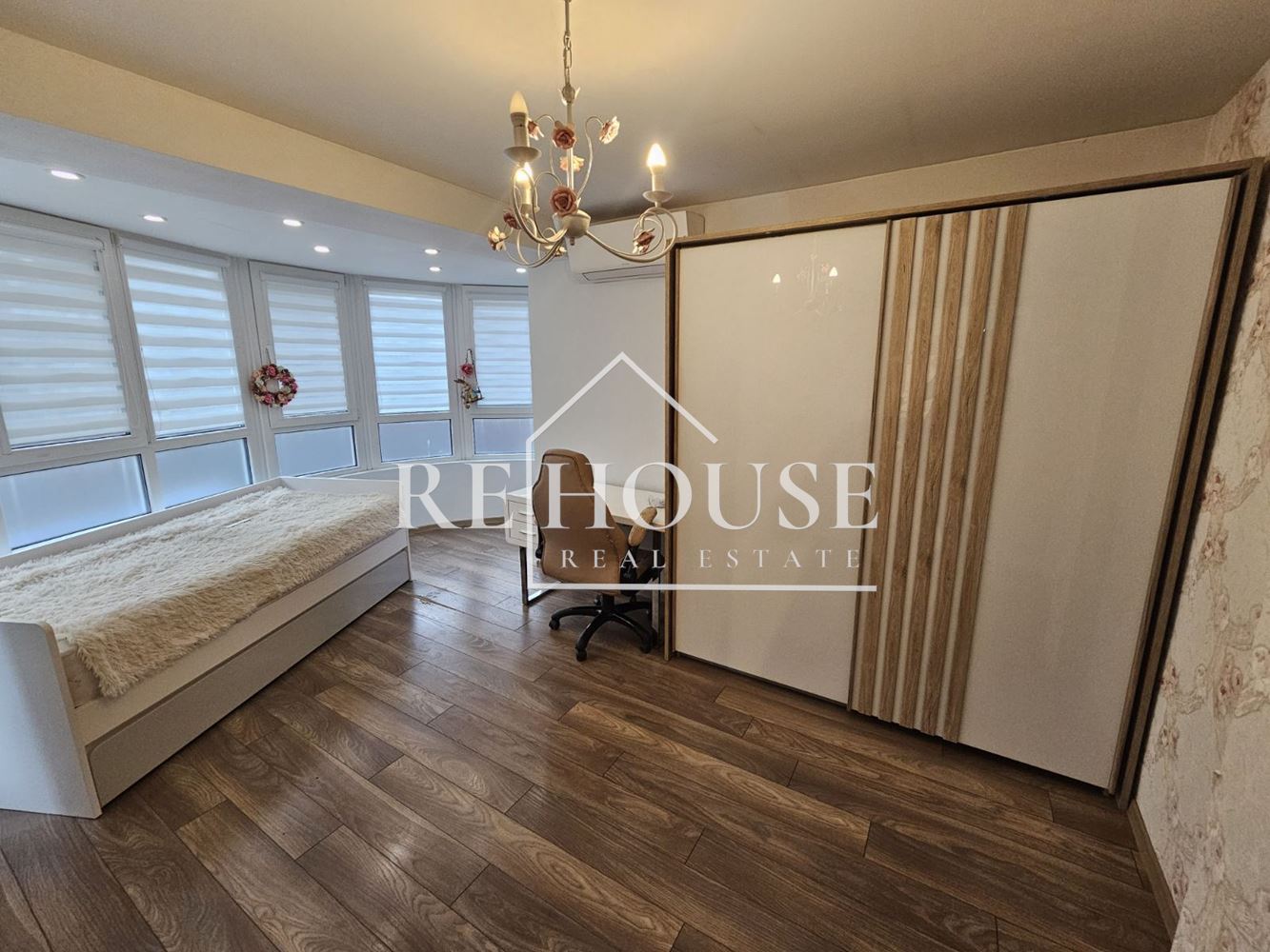 ТРИСТАЕН НАПЪЛНО ОБЗАВЕДЕН АПАРТАМЕНТ В РАЙОНА НА ЛК ТРАКИЯ - 0