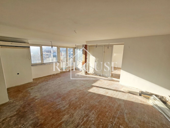 Тристаен апартамент с ТОП ЛОКАЦИЯ - РАЙОНА НА ВИНС И СПОРТНА ЗАЛА - 0