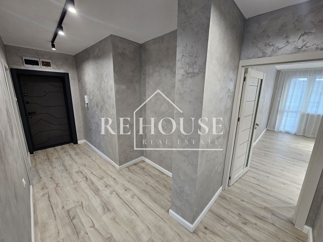 ТРИСТАЕН АПАРТАМЕНТ В РАЙОНА НА ЛК ТРАКИЯ - 0