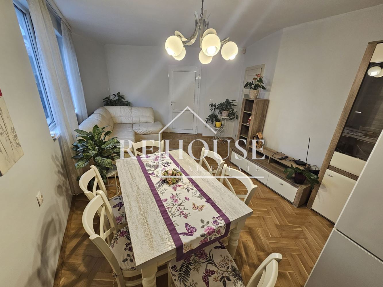 ТРИСТАЕН НАПЪЛНО ОБЗАВЕДЕН АПАРТАМЕНТ В РАЙОНА НА ЛК ТРАКИЯ - 0