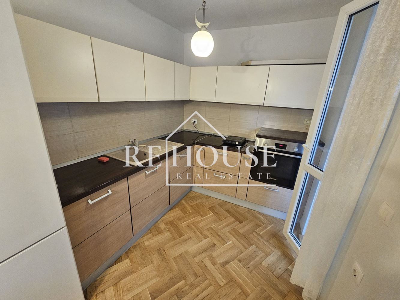 ТРИСТАЕН НАПЪЛНО ОБЗАВЕДЕН АПАРТАМЕНТ В РАЙОНА НА ЛК ТРАКИЯ - 0