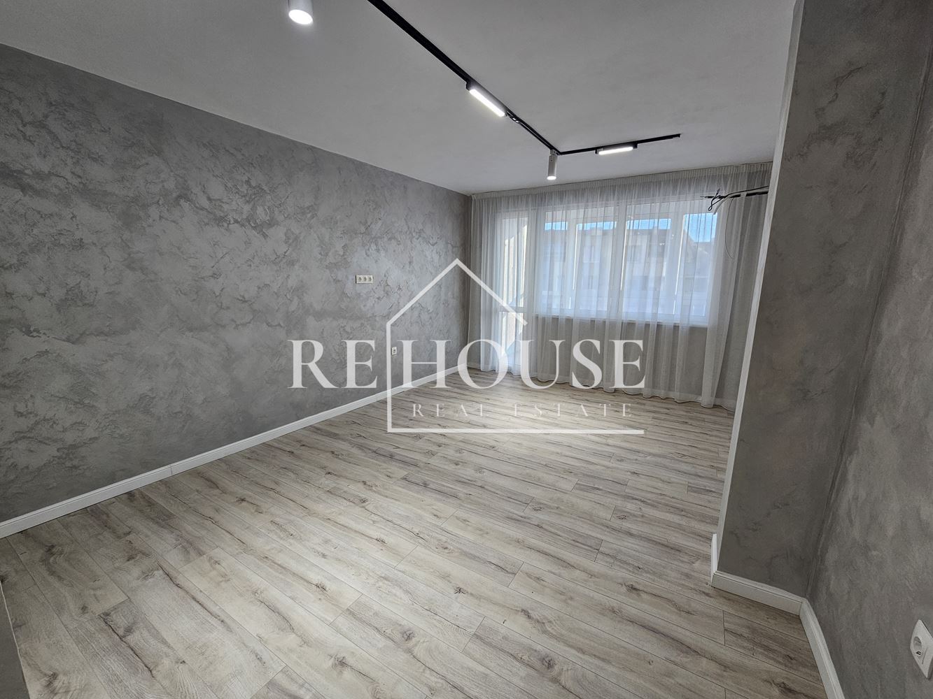 ТРИСТАЕН АПАРТАМЕНТ В РАЙОНА НА ЛК ТРАКИЯ - 0