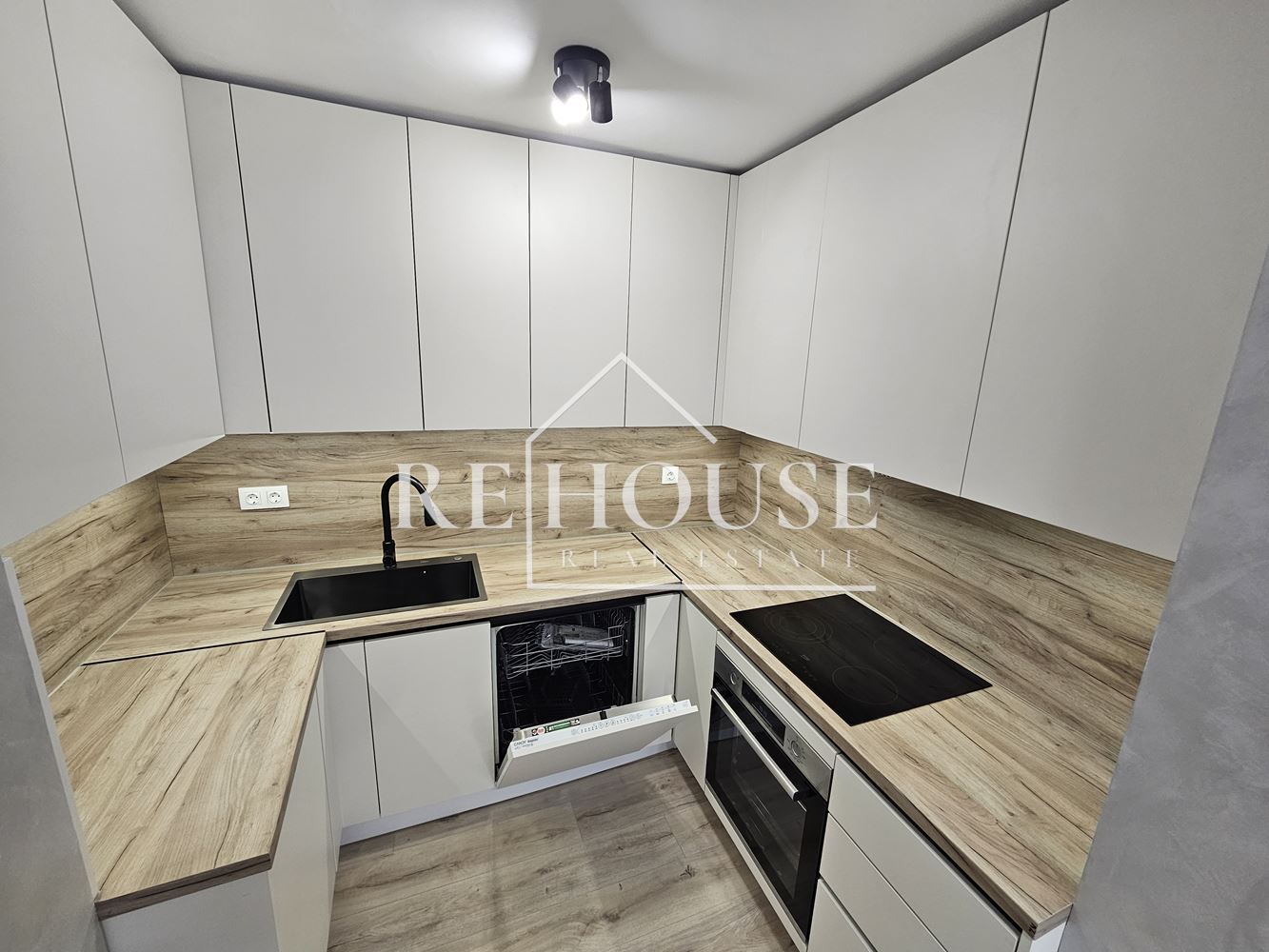 ТРИСТАЕН АПАРТАМЕНТ В РАЙОНА НА ЛК ТРАКИЯ - 0