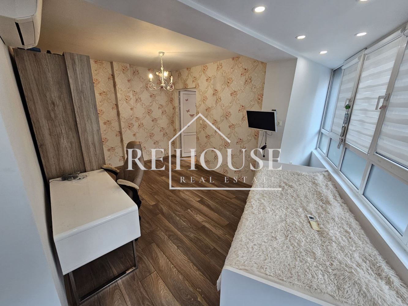 ТРИСТАЕН НАПЪЛНО ОБЗАВЕДЕН АПАРТАМЕНТ В РАЙОНА НА ЛК ТРАКИЯ - 0