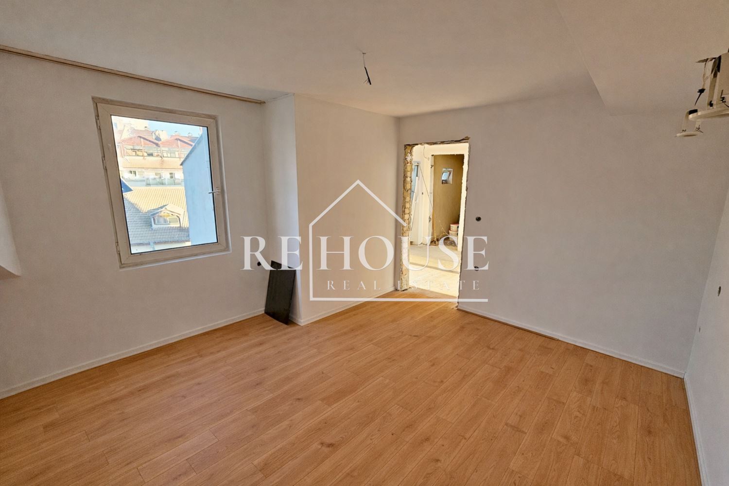 Тристаен апартамент с ТОП ЛОКАЦИЯ - РАЙОНА НА ВИНС И СПОРТНА ЗАЛА - 0