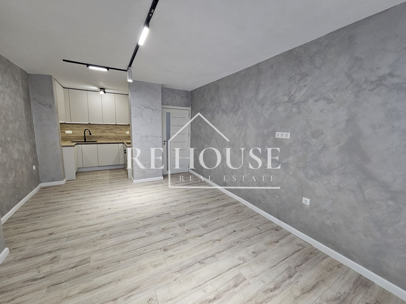 ТРИСТАЕН АПАРТАМЕНТ В РАЙОНА НА ЛК ТРАКИЯ - 0