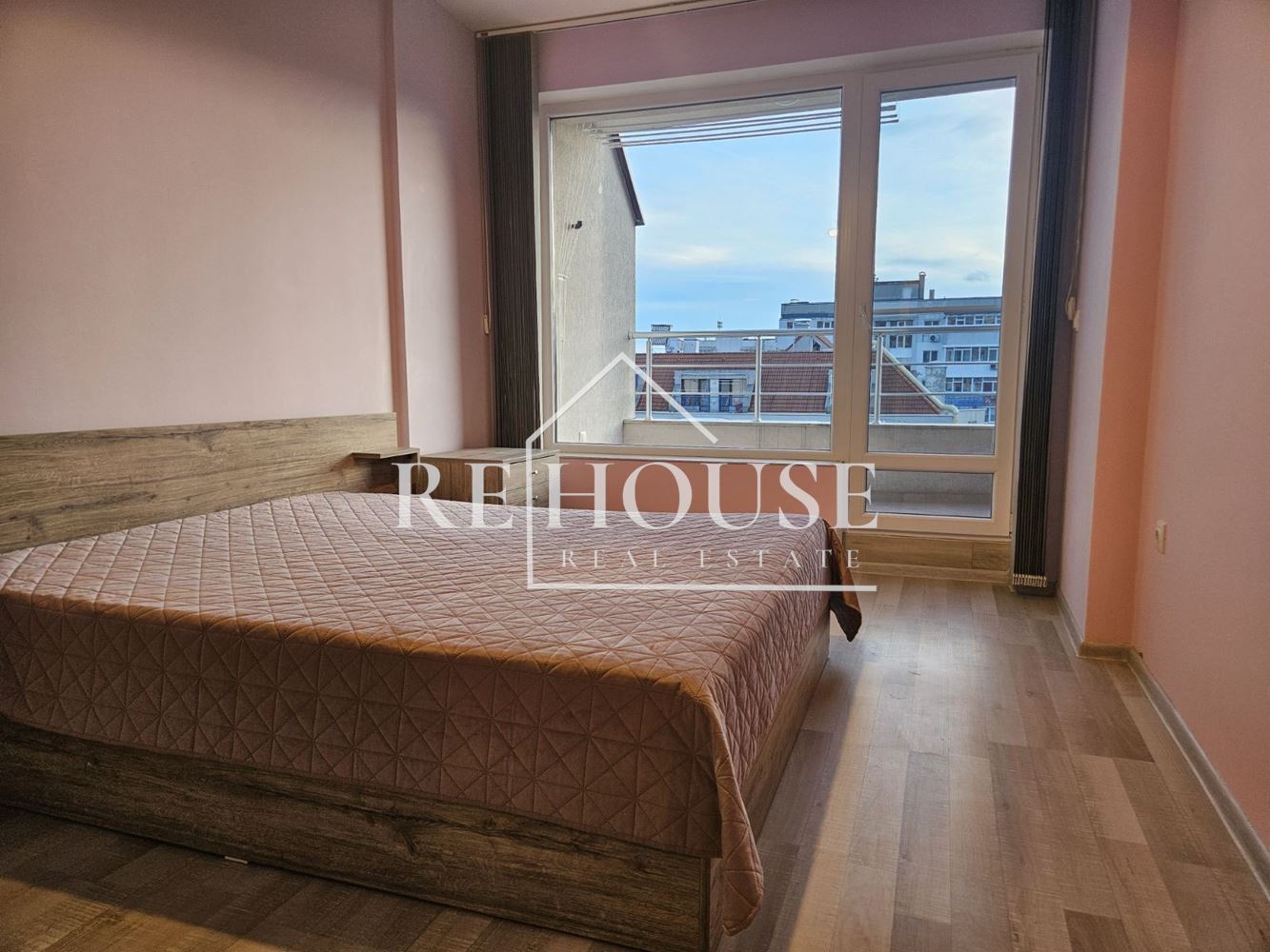 Двустаен апартамент в кв.Възраждане - 0