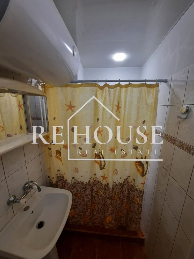 Четиристаен просторен апартамент в кв. Младост - 0