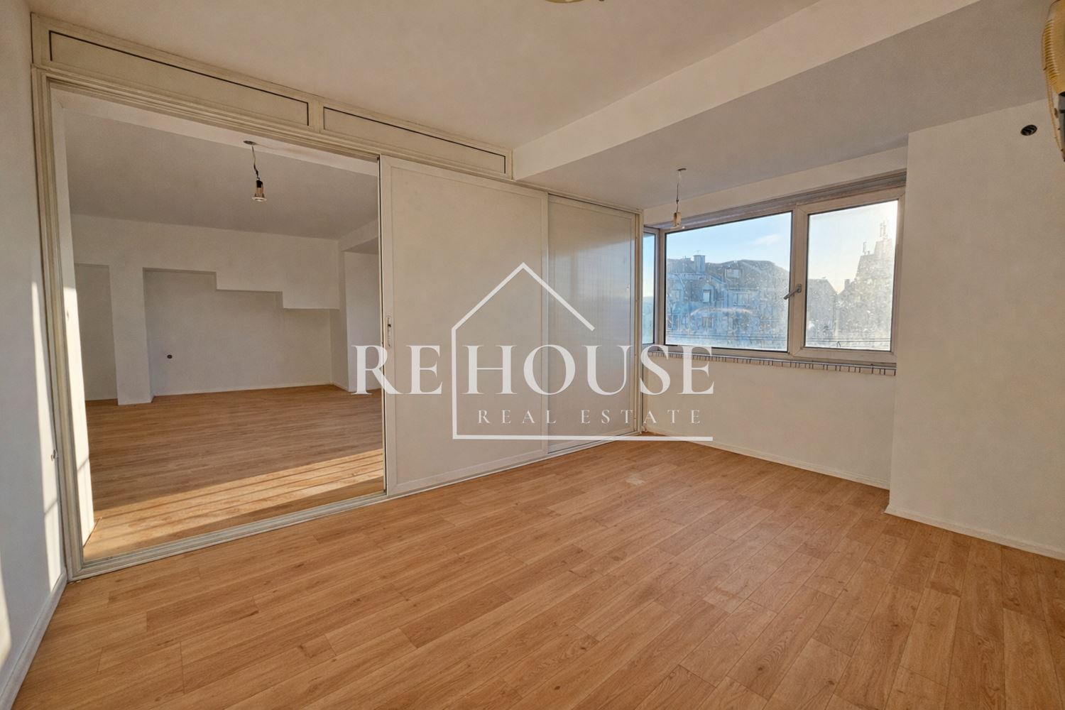 Тристаен апартамент с ТОП ЛОКАЦИЯ - РАЙОНА НА ВИНС И СПОРТНА ЗАЛА - 0