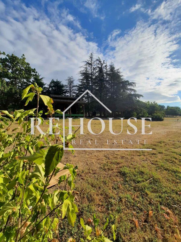 Четиристаен просторен апартамент в кв. Младост - 0