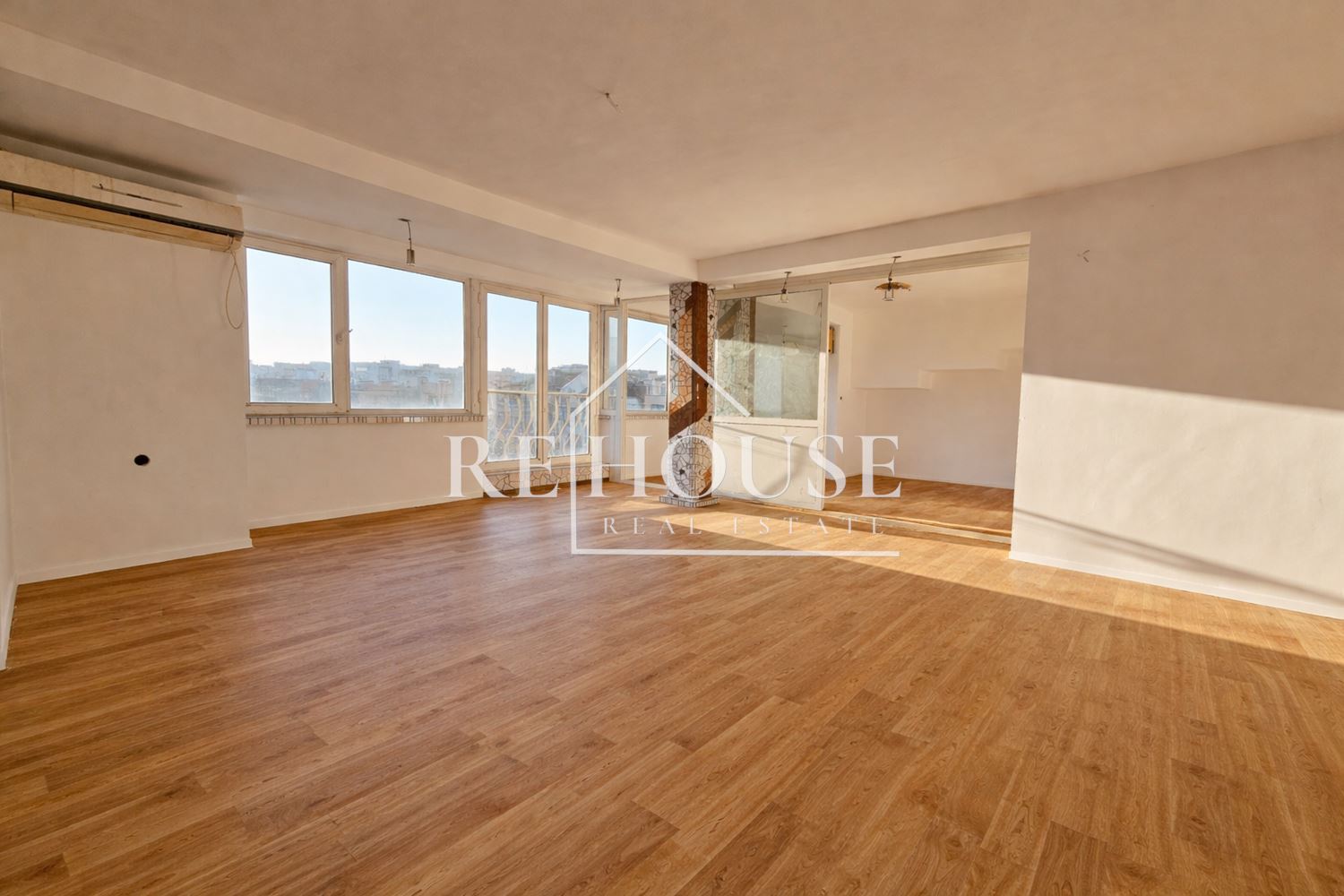 Тристаен апартамент с ТОП ЛОКАЦИЯ - РАЙОНА НА ВИНС И СПОРТНА ЗАЛА - 0