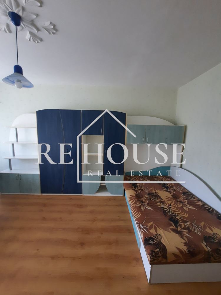 Четиристаен просторен апартамент в кв. Младост - 0