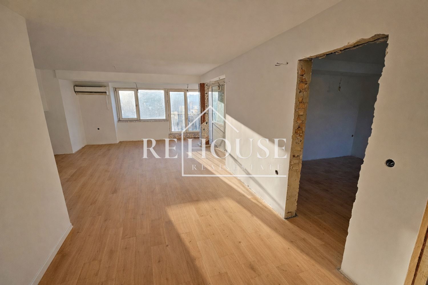 Тристаен апартамент с ТОП ЛОКАЦИЯ - РАЙОНА НА ВИНС И СПОРТНА ЗАЛА - 0