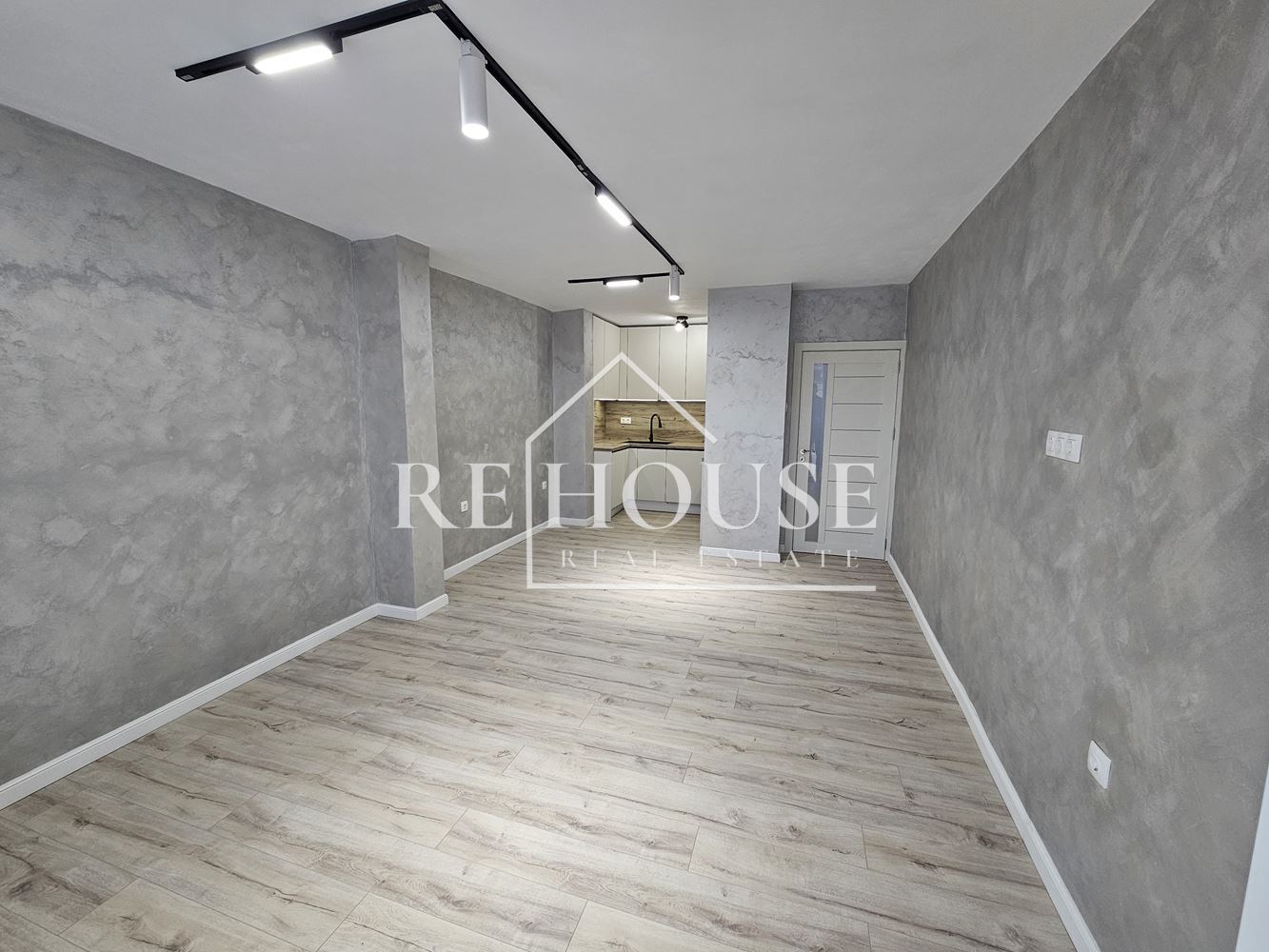 ТРИСТАЕН АПАРТАМЕНТ В РАЙОНА НА ЛК ТРАКИЯ - 0