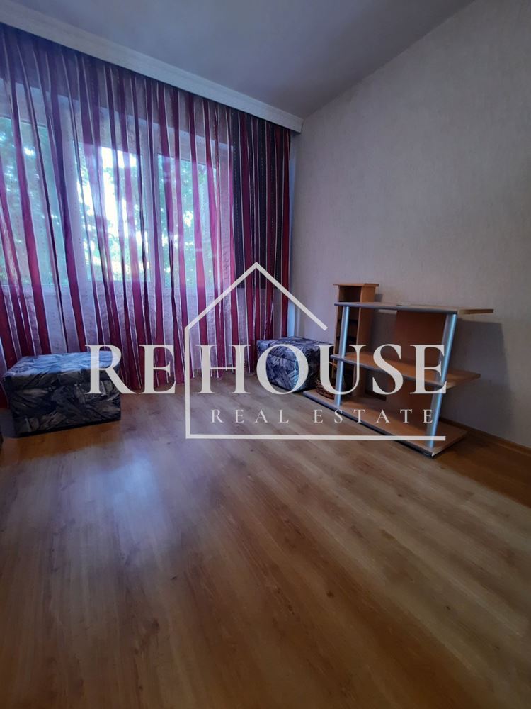 Четиристаен просторен апартамент в кв. Младост - 0